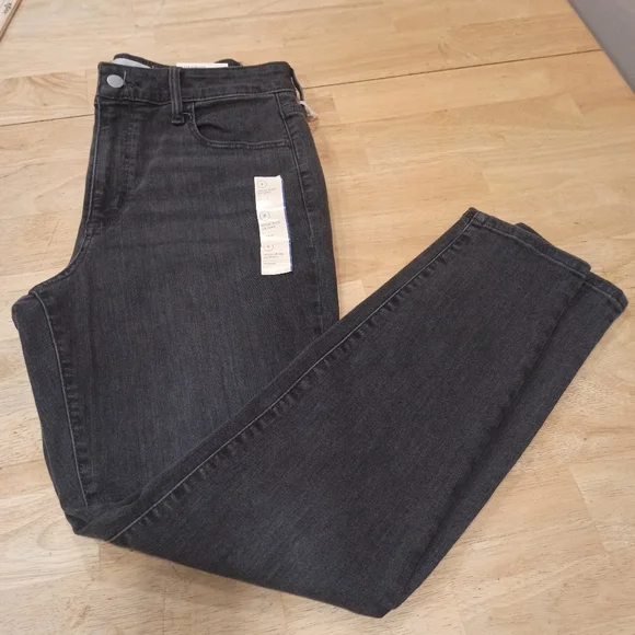 Women's Plus Size High-Rise Boyfriend Jeans - Universal Thread Black Wash 8 - Picture 2 of 16